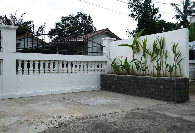 فندق Dewi Residence 1