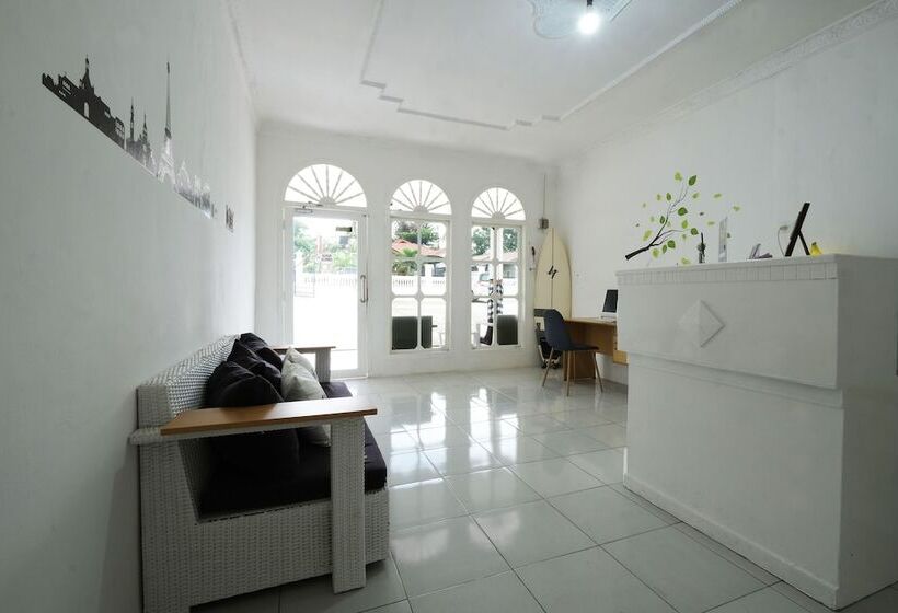 فندق Dewi Residence 1