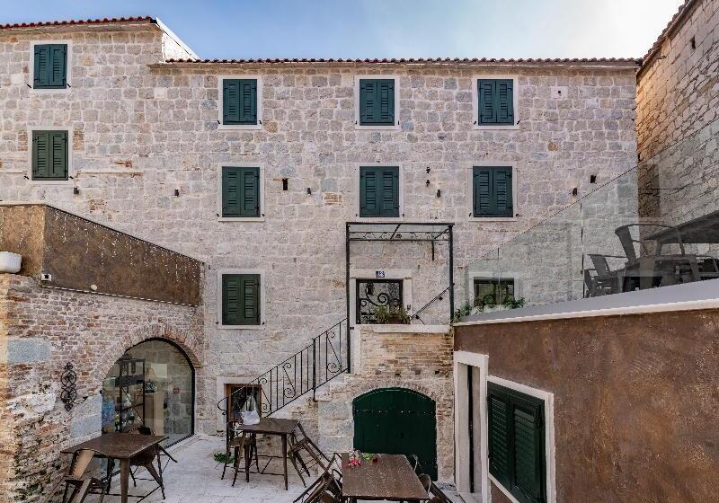 فندق Historic Plaza Varos Split