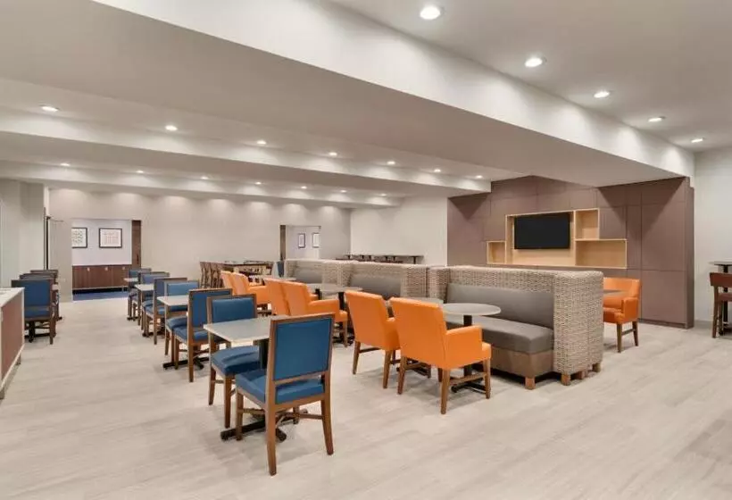 هتل Holiday Inn Express   Jamaica   Jfk Airtrain   Nyc, An Ihg