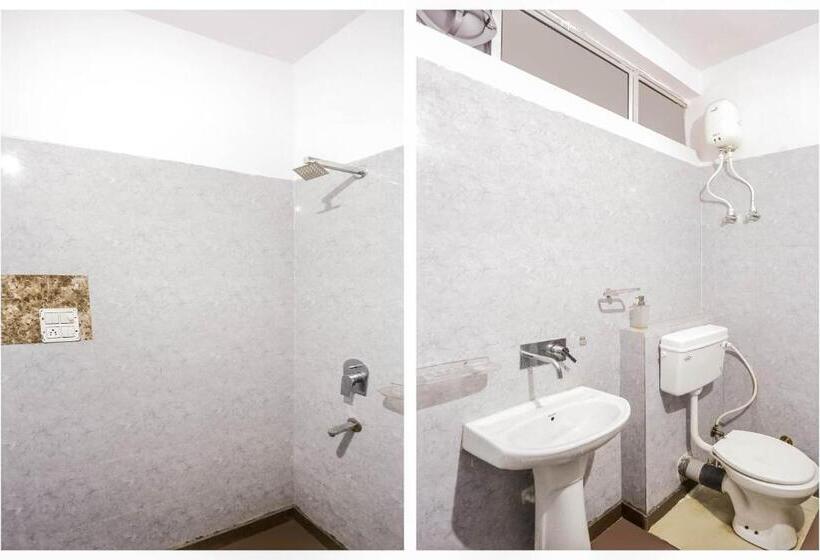 هتل Oyo 70692 The White House