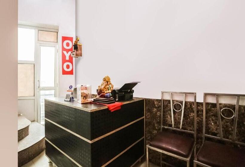 هتل Oyo 70692 The White House