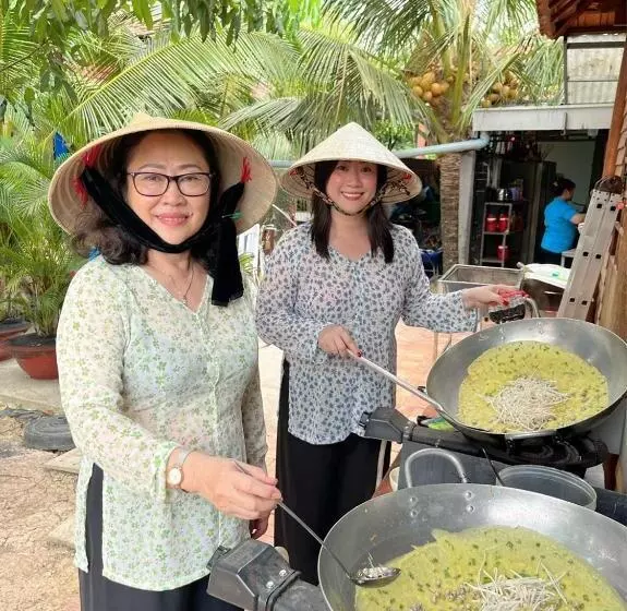 استراحتگاه Rooster Mekong Garden & Villas