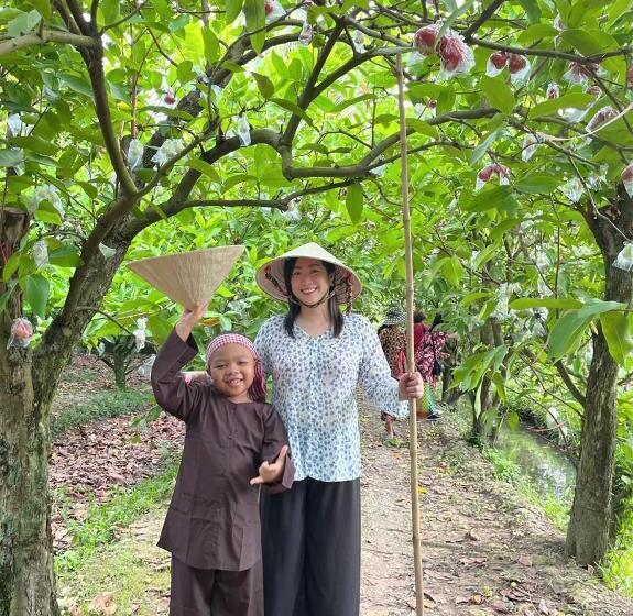 استراحتگاه Rooster Mekong Garden & Villas