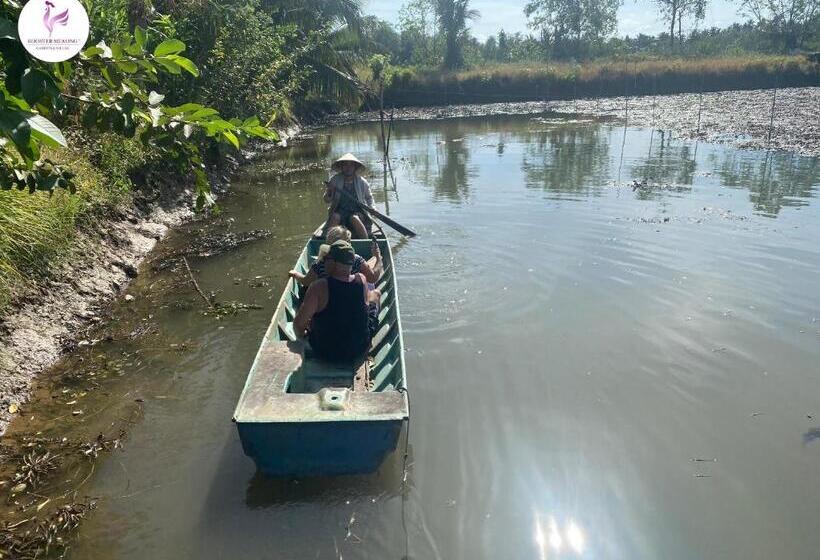 استراحتگاه Rooster Mekong Garden & Villas