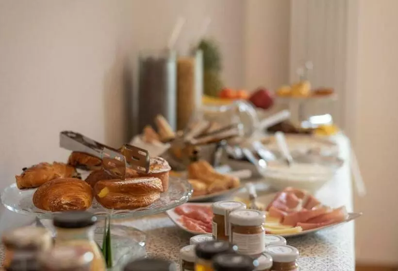 تختخواب و صبحانه In Lucus Guest House