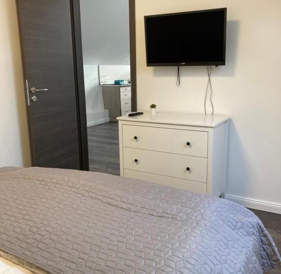 مبيت وإفطار Platán Panzió