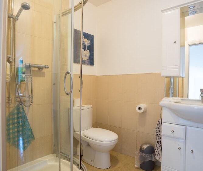 مبيت وإفطار Rathescar Grove