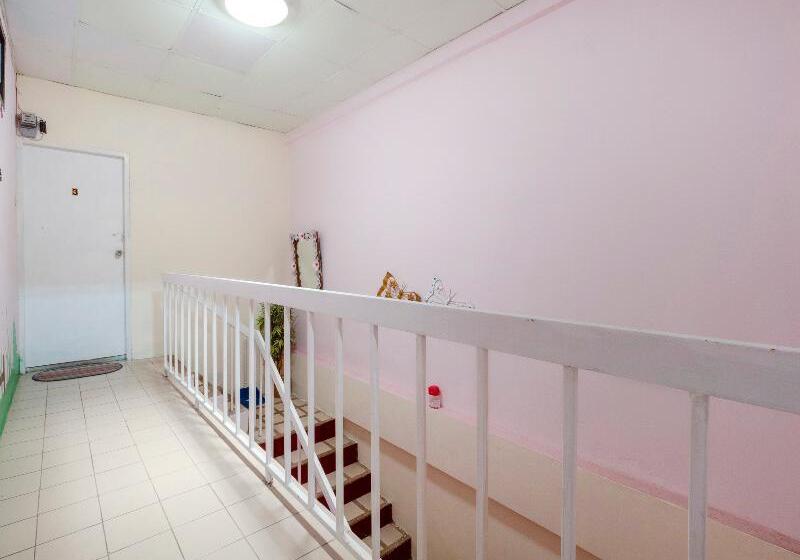 ホテル Oyo 1099 Star House