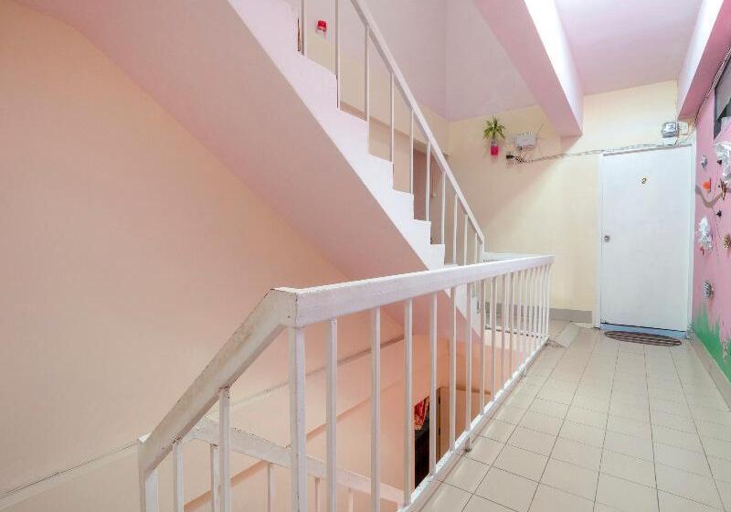 ホテル Oyo 1099 Star House