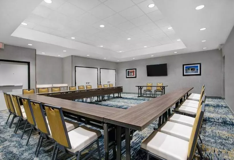 هتل Towneplace Suites By Marriott Phoenix Glendale Sports & Entertainment District