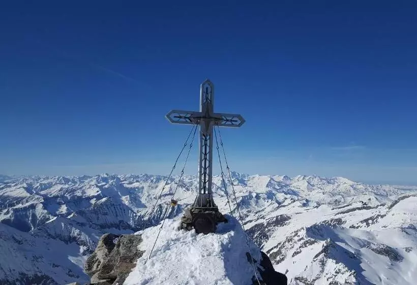 Majatalo Sportbauernhof   Gasthaus Hochalmblick