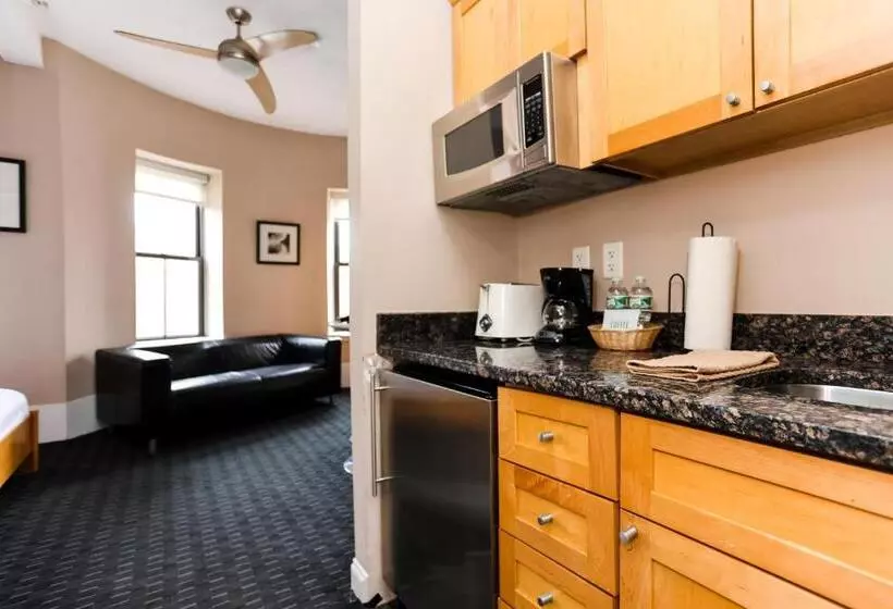 Stylish Downtown Studio In The Southend, C.ave #31