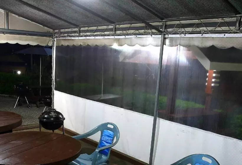 Petit Maison Pension