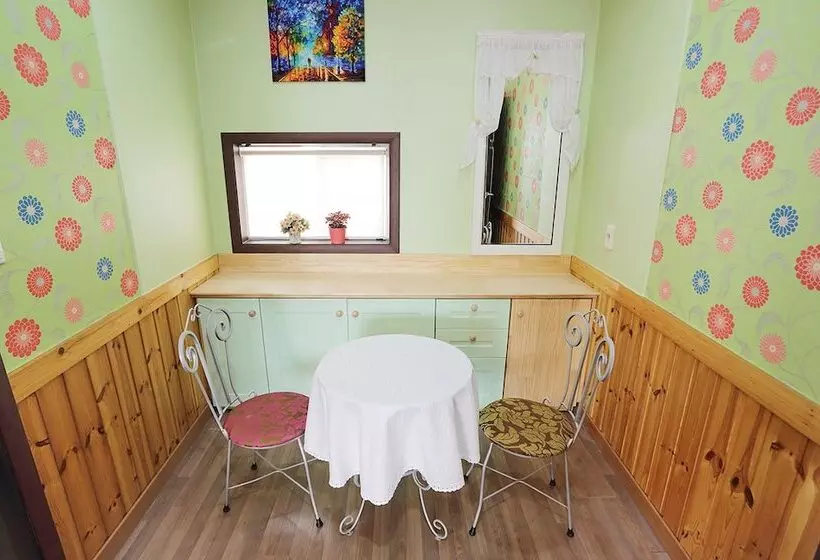 Petit Maison Pension