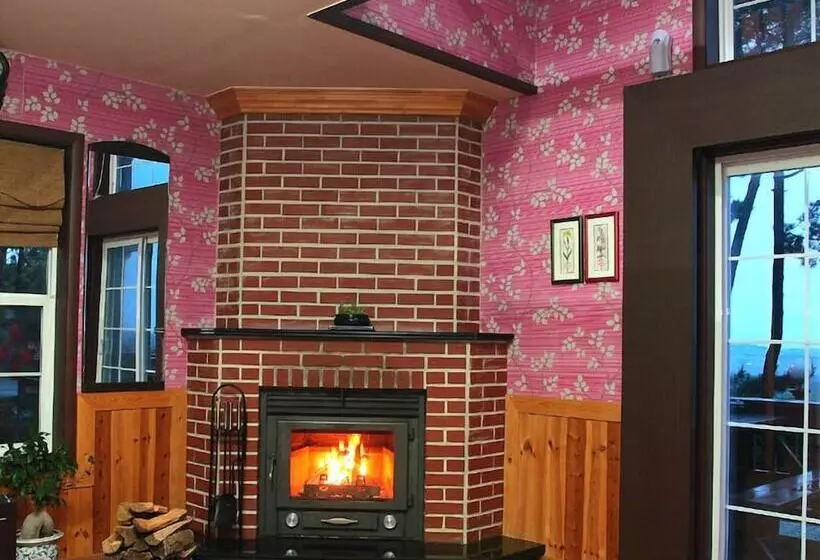 Petit Maison Pension