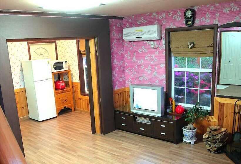 Petit Maison Pension