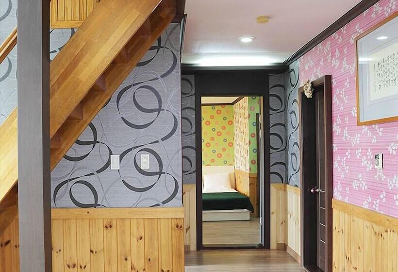 Petit Maison Pension