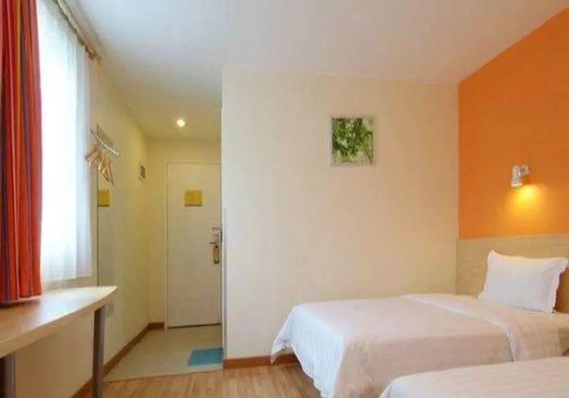 Hotelli 7days Inn Harbin Railway Station Zhanqian Square