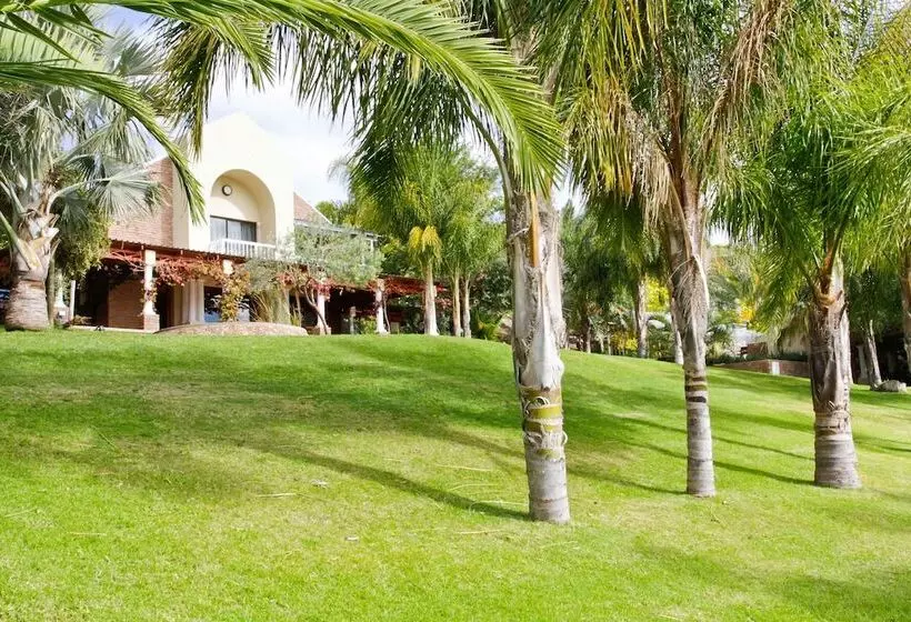 Hotelli Ikaia River Lodge