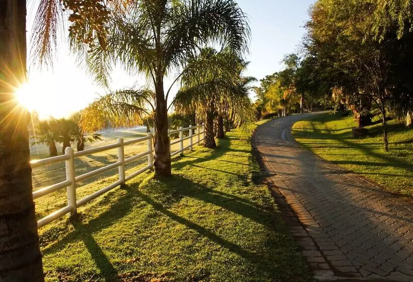 Hotelli Ikaia River Lodge