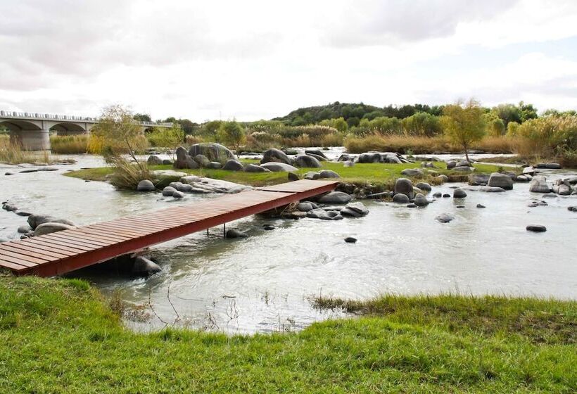 호텔 Ikaia River Lodge