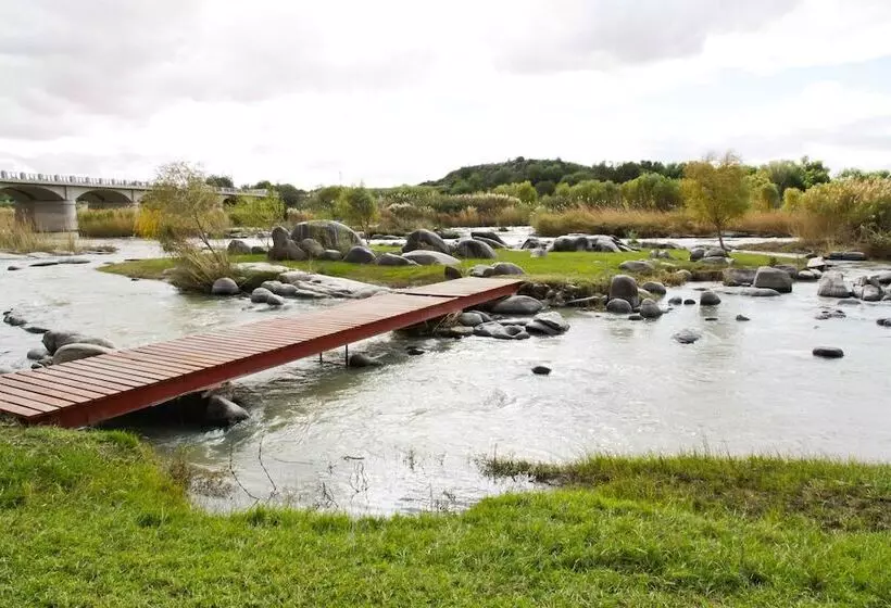 Hotelli Ikaia River Lodge