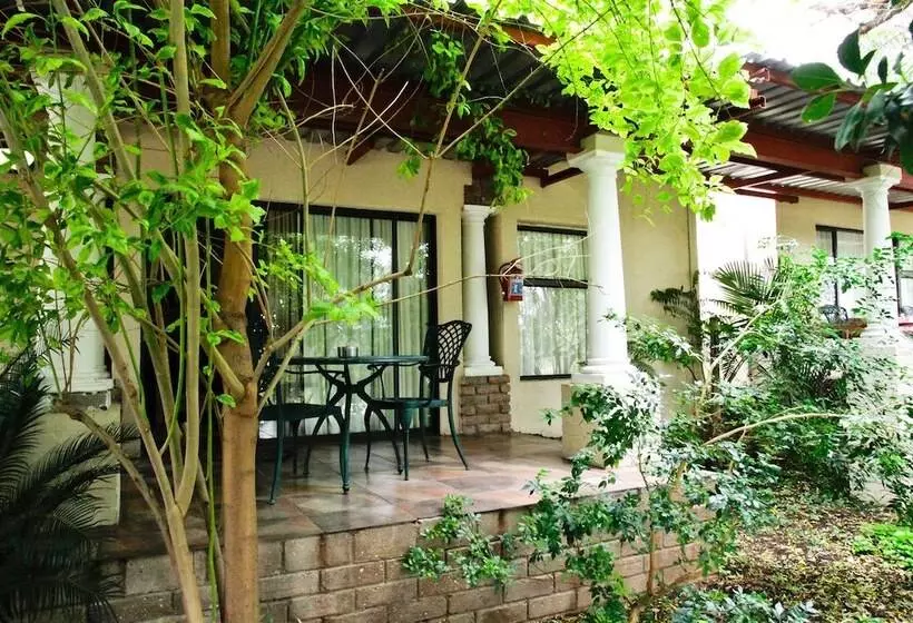 Hotelli Ikaia River Lodge