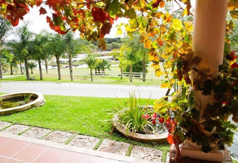 호텔 Ikaia River Lodge