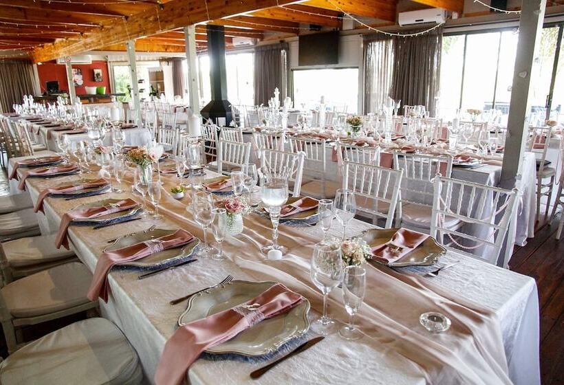 호텔 Ikaia River Lodge