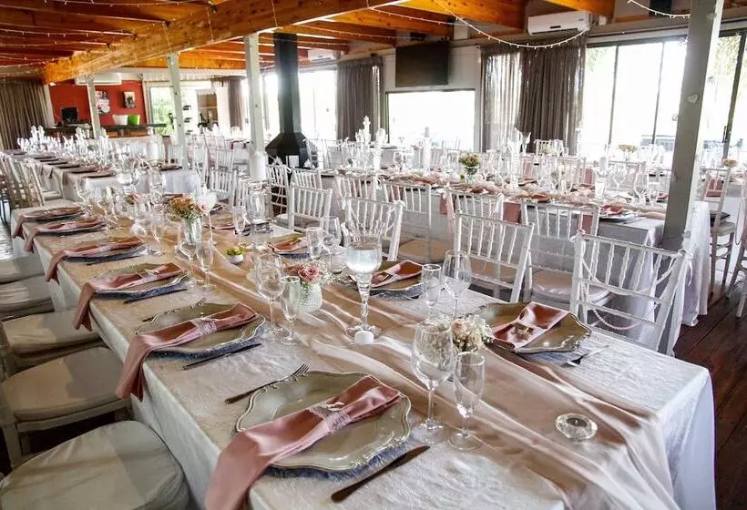 Hotelli Ikaia River Lodge