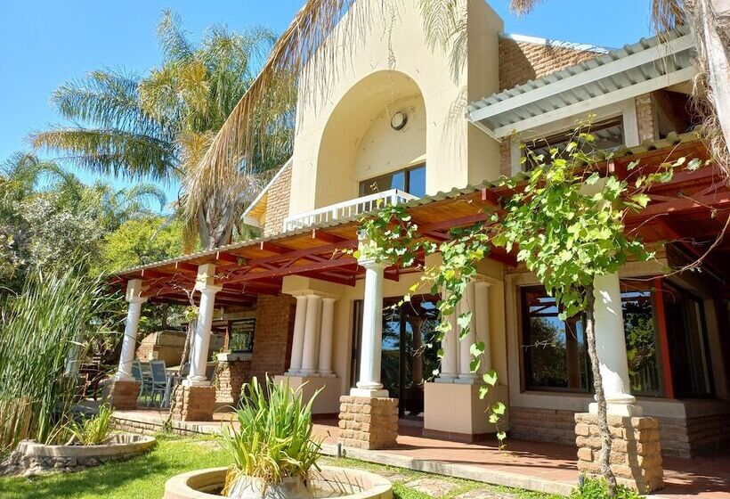 호텔 Ikaia River Lodge