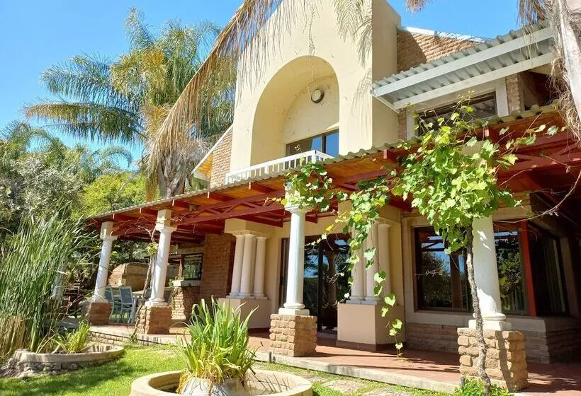 Hotelli Ikaia River Lodge