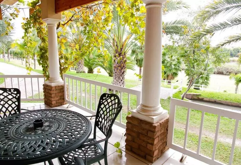 Hotelli Ikaia River Lodge