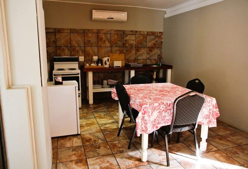 호텔 Ikaia River Lodge