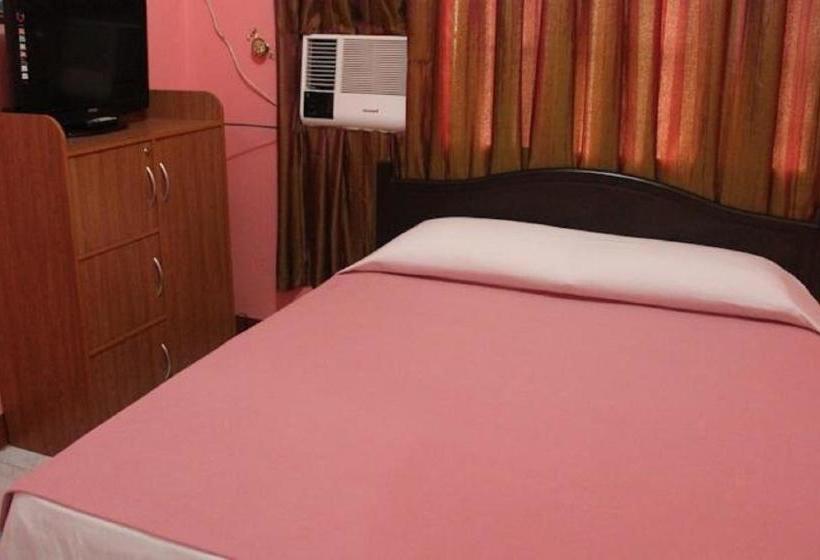 בית מלון כפרי Oyo 639 Colors Mansion