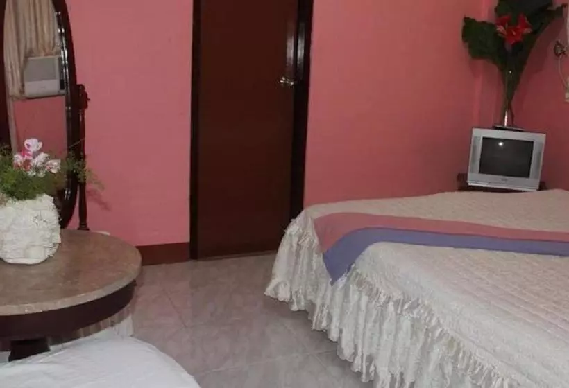 ホテル Oyo 639 Colors Mansion