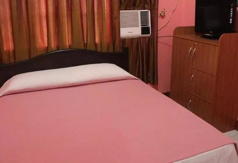 ホテル Oyo 639 Colors Mansion