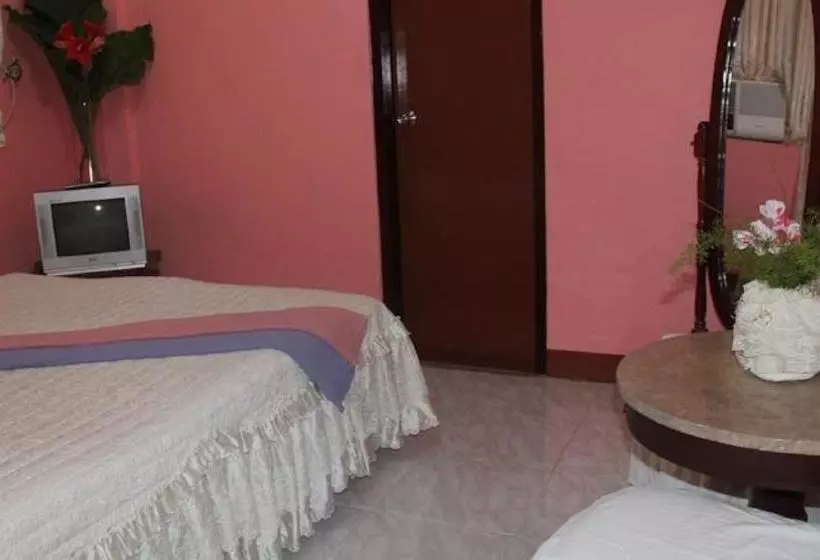 ホテル Oyo 639 Colors Mansion