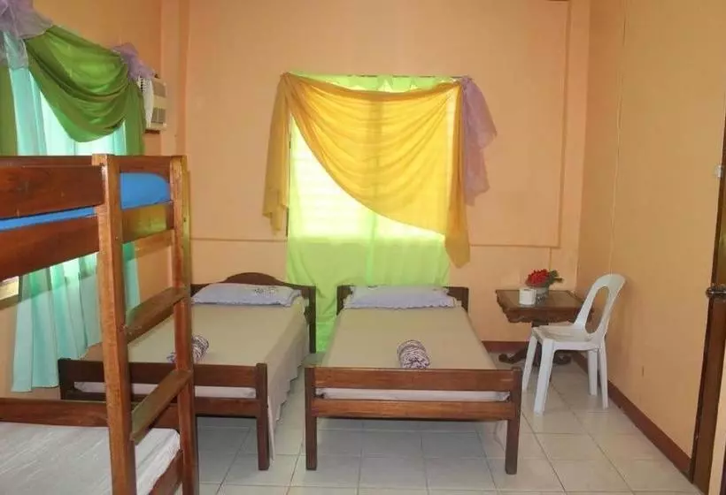 ホテル Oyo 639 Colors Mansion