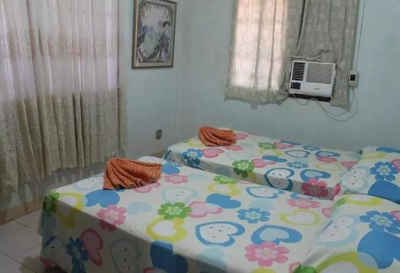 ホテル Oyo 639 Colors Mansion