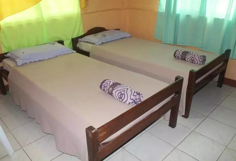 ホテル Oyo 639 Colors Mansion