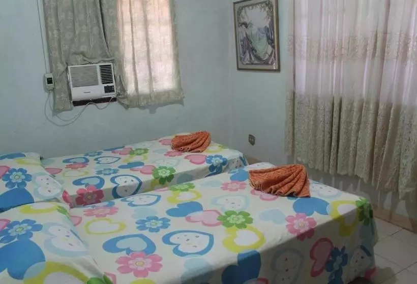 ホテル Oyo 639 Colors Mansion