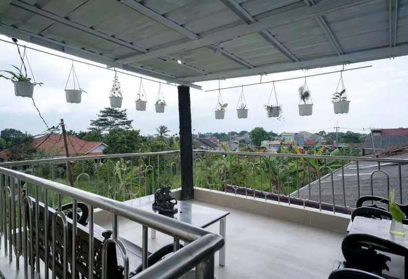 Hotelli Reddoorz Near Exit Toll Sirkuit Sentul