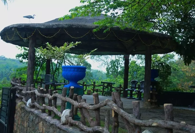 Hotelli Senaro Holiday Resort