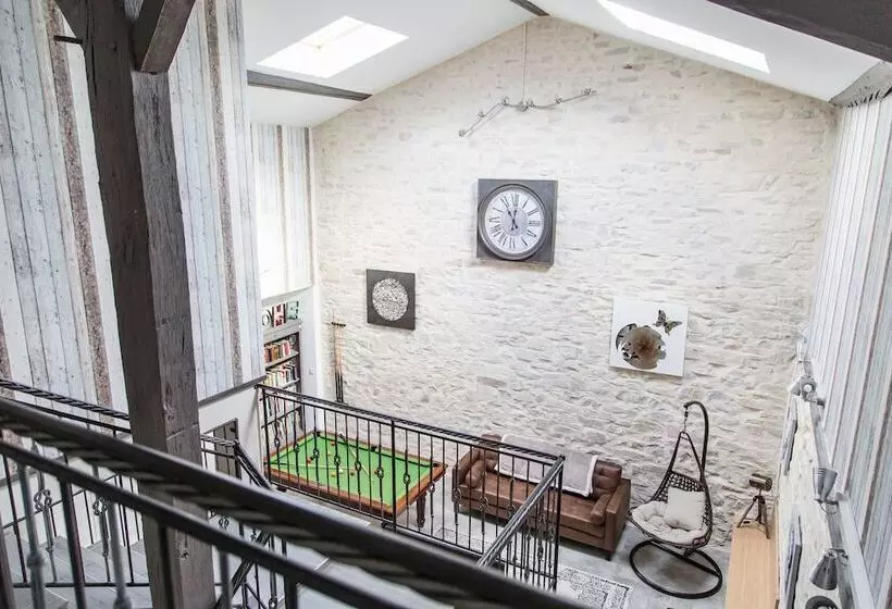 Majatalo Au Caprice De L Atre