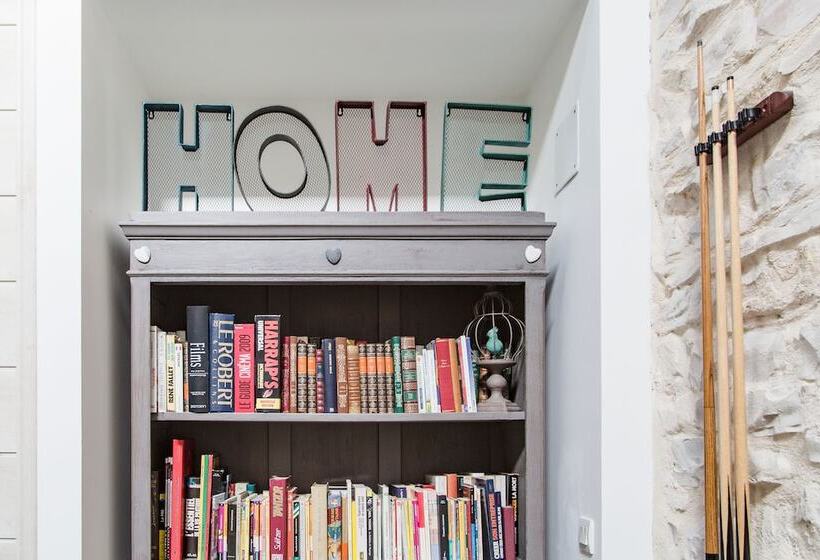 Пансион Au Caprice De L Atre