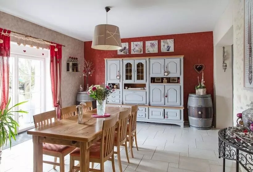 Majatalo Au Caprice De L Atre