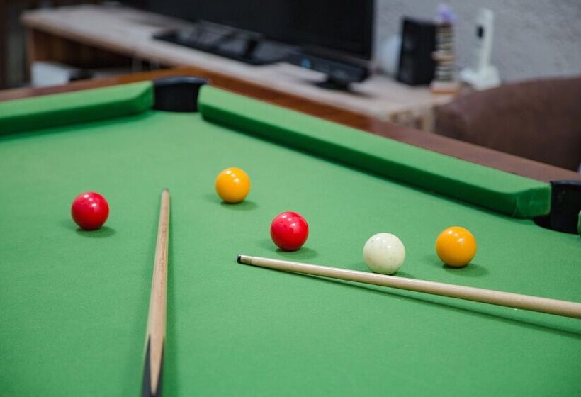 Пансион Au Caprice De L Atre