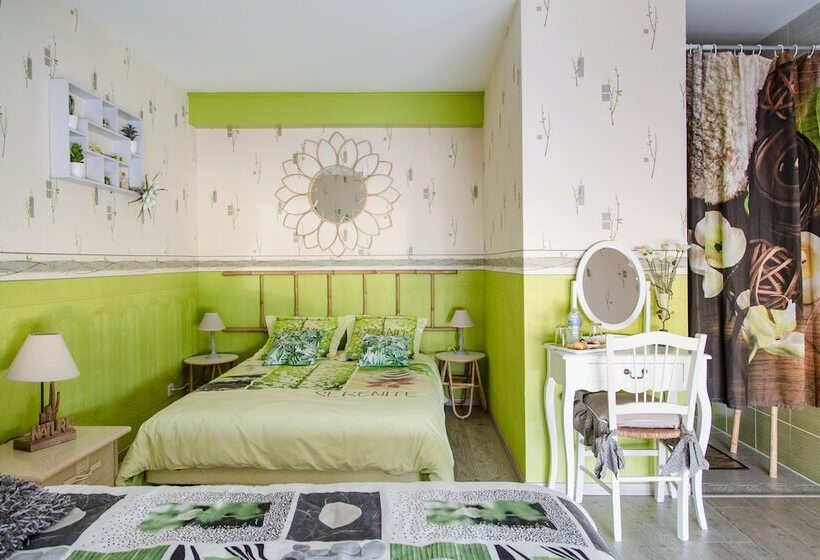 Пансион Au Caprice De L Atre